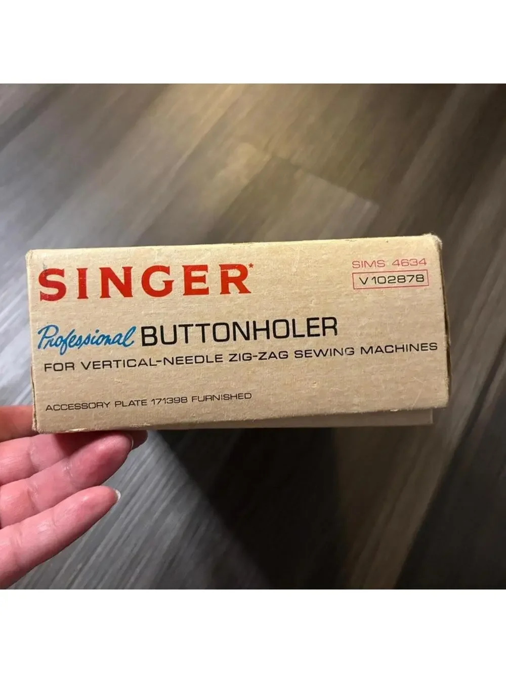 Vintage 1973 Singer Professional Buttonholer Sewing Machine w/ attachments